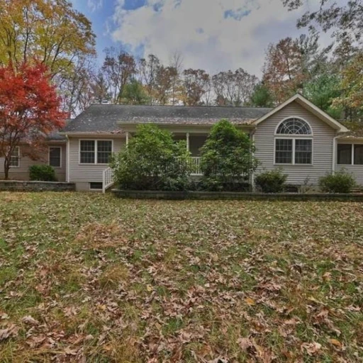 lake-wallenpaupack-ranch-home Ranch-style home located near Lake Wallenpaupack in the Poconos.