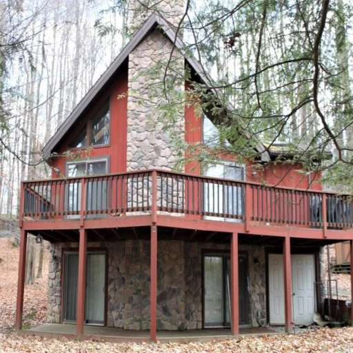 lake-wallenpaupack-vacation-home Vacation home near Lake Wallenpaupack surrounded by the natural beauty of the Poconos.